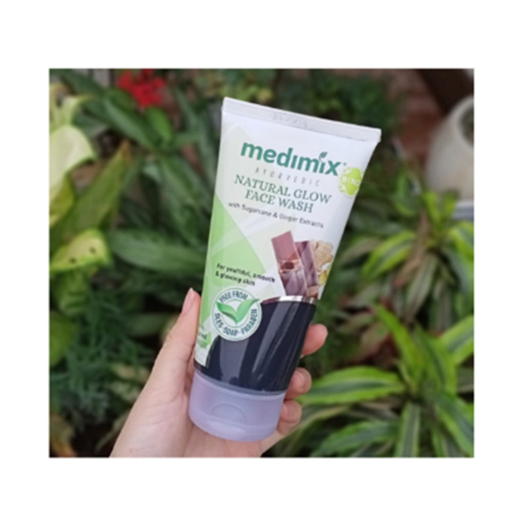 Medimix Medimix Ayurvedic Natural Glow Face Wash  Free From Sles Soap and Paraben  for Youthful, Smooth and Glowing Skin with Sugarcane and Ginger Extracts