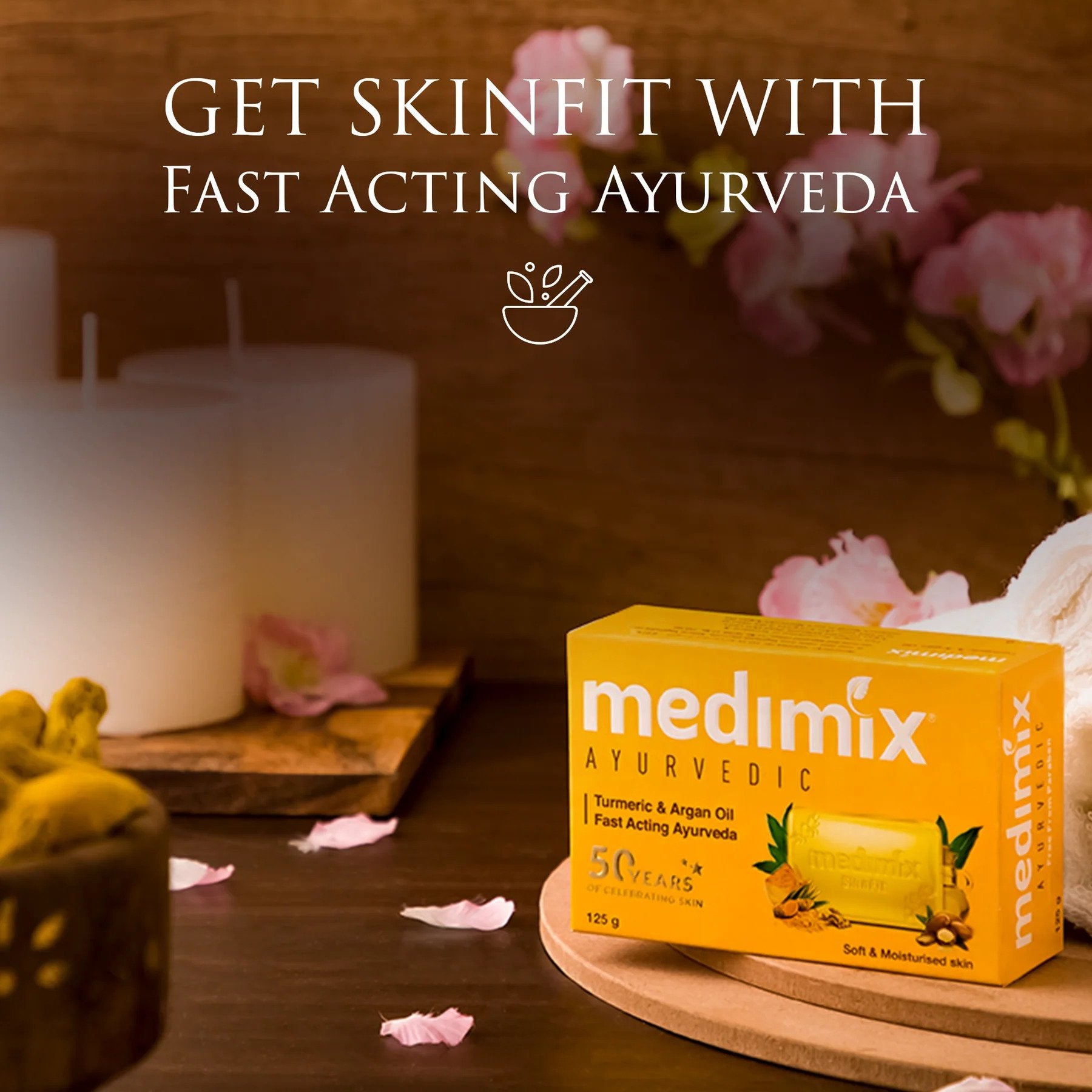 Medimix Ayurvedic Turmeric & Argan Oil Soap  - For Soft & Moisturized Skin - Cleans Pores and Soothes Skin - Reduces Acne and Lightens Scars  - 125 gm