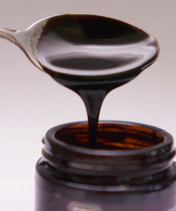 Hemani Pure Shilajit Himalayan Resin - Natural Supplements for Stamina and Energy - Antioxidant and Vitamin Supplement - Found Primarily in The Rocks of the Himalayas - 50 gm